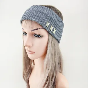 Fascia per capelli in maglia grigia con croci strass elegante copricapo donna invernale