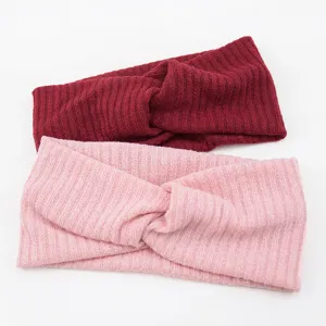 Set di fasce per capelli a costine con twist in vinaccia e rosa, accessorio morbido.