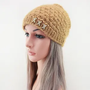 Elegante berretto in maglia invernale con strass X, cappello di lana caldo per donne.