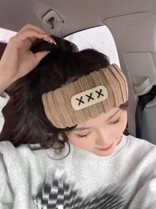 Knitted brown hairband for women, wide winter cozy hair hoop, cute daily fashion headwear.