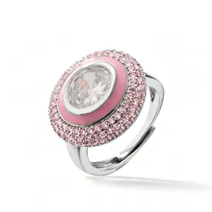 Squisito anello aperto ovale in zirconia smaltata rosa, eleganti gioielli in rame.