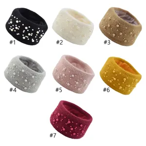 Gestricktes Perlen Stirnband aus Kunstnerz, winterlicher warmer Haarreif und Accessoires