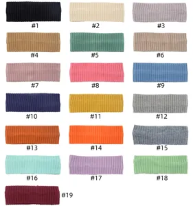 Vista dettagliata di fasce per capelli a costine multicolore, variante fascia in lana.