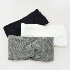 Gestrickte Kreuz Stirnbänder in Schwarz, Weiß und Grau, weiche warme Winter Haaraccessoires.