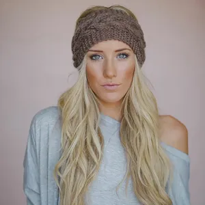 Schickes braunes Strickstirnband für Damen, dickes Zopfmuster Haarband für den Winter warm.