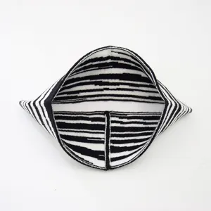 Bandeau tricoté à rayures zébrées noir et blanc pour sport yoga et support de masque.