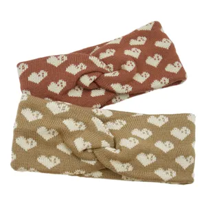 Gemütliches Strick Stirnband mit Herz Muster, warmes Haarband für Herbst und Winter im Alltag.