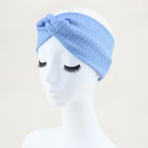 Bandeau croisé en tricot bleu pour le sport de yoga et le lavage du visage élastique doux