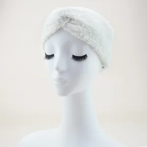 Fascia per capelli intrecciata in peluche bianco da donna, morbida fascia sportiva yoga in maglia.