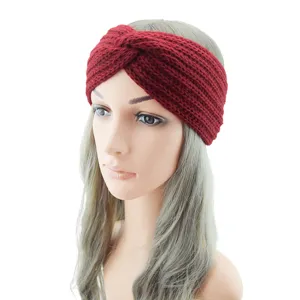 Donkerrode gebreide haarband met gedraaid ontwerp, zacht haaraccessoire voor dames dagelijks.