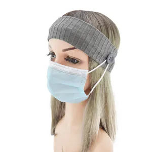 Bandeau tricoté côtelé avec bouton pour masque, accessoire de cheveux extensible détail.