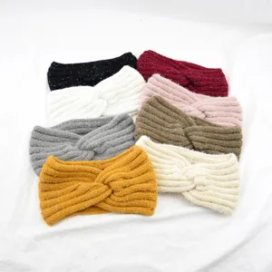 Strick Stirnband Set mit glänzenden Silberfäden für Damen, weich und warm im Winter.