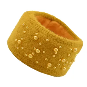 Gelbes Strick-Haarband aus Nerfimitat mit Perlen, kuscheliges Winter-Haaraccessoire.