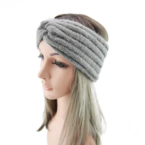 Graues Strickstirnband mit glitzernden Silberfäden für Damen, winterlich und warm