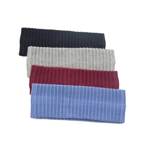 Fascia per capelli in maglia a costine elasticizzata in vari colori per sport e tempo libero.