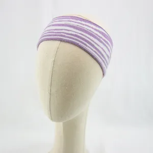 Bandeau de sport tricoté à rayures violettes et blanches, accessoire de yoga tendance.