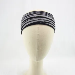 Bandeau de sport tricoté à motif zébré vue de détail, accessoire de cheveux élastique.
