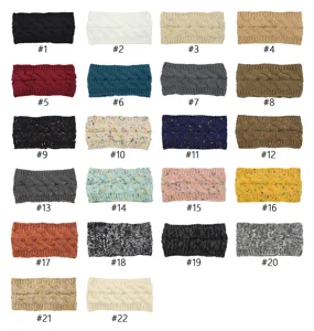 Vista dettagliata di fasce per capelli in maglia a treccia invernali in 22 colori e filati.