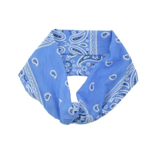 Vue détaillée d'un bandeau croisé imprimé cachemire bleu, tissu doux, idéal pour le sport et yoga.