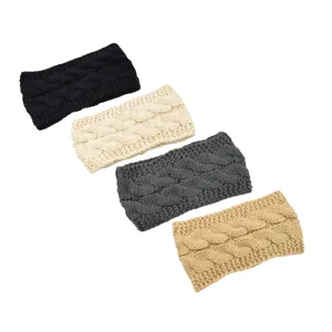Vista dettagliata della fascia in maglia grossa invernale, calda e comoda per capelli.