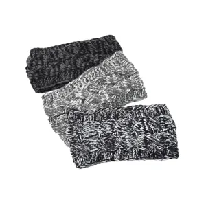 Comoda fascia invernale in maglia con motivo a trecce e filato melange per un look caldo.