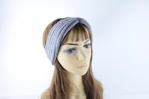 Graues Strick Stirnband Detailansicht, gemütlicher warmer Ohrenwärmer für Damen und Mädchen.