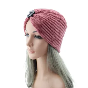 Rosa Kristall Blume Strick Turban Mütze für Damen, elegante warme Winter Beanie.