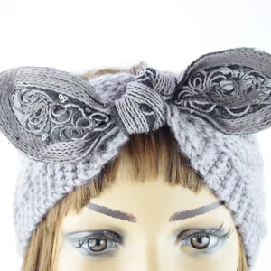 Fascia in maglia grigia con orecchie di coniglio, scaldaorecchie invernale, accessorio per capelli.