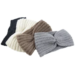 Set aus vier gemütlichen Strickstirnbändern in Schwarz, Weiß, Braun. Ideal für den Winter.