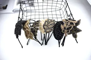Handgemachte Kristall Perlen Haarreifen Set, elegante schwarze und goldene Haaraccessoires.