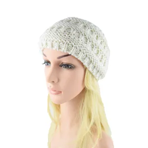 Chique gorro de punto de invierno blanco crema, tocado texturizado grueso y calido para mujer
