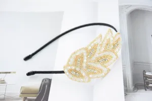 Handgefertigter Kristallperlen besetzter Blatt Haarreif, elegante schmale schwarze Haarspange.