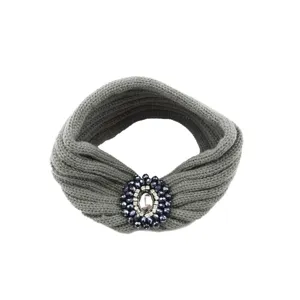 Fascia in maglia grigia con dettaglio fiore di cristallo blu scuro, accessorio per capelli.