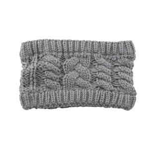 Gros plan détail bandeau tricot torsadé gris hiver chaud accessoire cheveux laine élastique