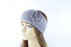 Gestricktes Kamelienblüten Stirnband für Damen, gemütlicher warmer Häkel Haarschmuck.