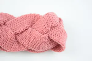 Rosa gestricktes geflochtenes Stirnband Detail, gemütlicher Winter Ohrenwärmer Haarschmuck.