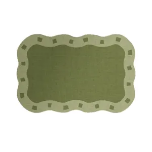 Scalloped green absorbent bathroom mat, non-slip quick-dry diatom mud floor rug for home.