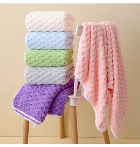 Set de toallas de terciopelo coral suave, diseño de nubes, altamente absorbent y esponjoso.