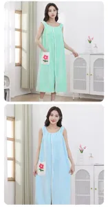 Toalla de baño wearable para mujeres, bata suave y absorbente con bolsillo y diseño floral.