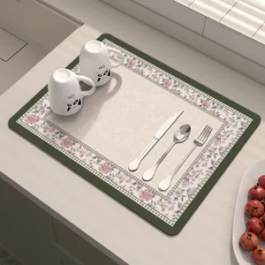 Vista dettagliata del tappetino di scolo da cucina vintage, tappetino assorbente in diatomea.