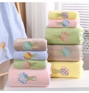 Buntes besticktes Blumen Handtuch Set, weiche saugfähige Badetücher für den täglichen Gebrauch.