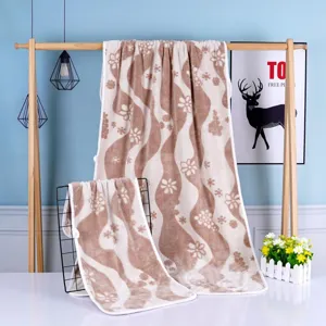Juego de Toallas de Terciopelo Coral Jacquard para Baño en el Hogar Suave Absorbente Diseño Floral Ondulado para Adultos