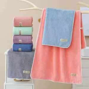 Soft coral fleece bath towel set, absorbent home shower towel with simple fabric label.