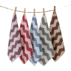 Asciugamani mani in pile corallo chevron, asciugamani viso quadrati assorbenti set da cinque.