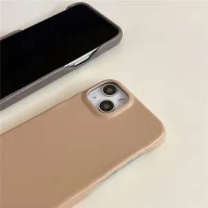 Custodia per telefono in pelle di qualità con texture liscia, compatibile iPhone, chic.
