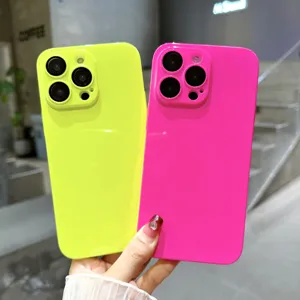 Monochromati skliro thiki tilefonou apo PC me pliri prostasia fakon gia iPhone neon.