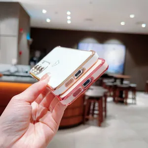 Coque de telephone coeur galvanisee pour Samsung, design brillant et decoupes precises.