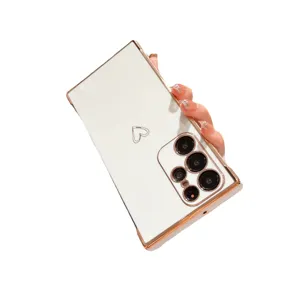 Coque de protection electroplaquee pour Samsung S25U S24U blanche avec motif coeur.