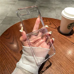 Transparente harte Schutzhülle Detailansicht, klares Kartenfach Design, stabiler Halt.