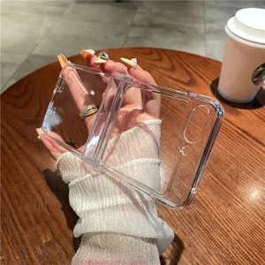 Transparente Klapp-Handy Schutzhülle Detailansicht mit hartem Cover und Scharnierschutz.